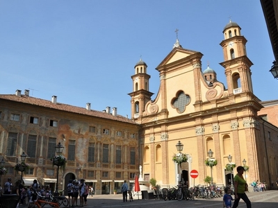 Collegiata di S. Maria Assunta, Piazza M. Dellepiane